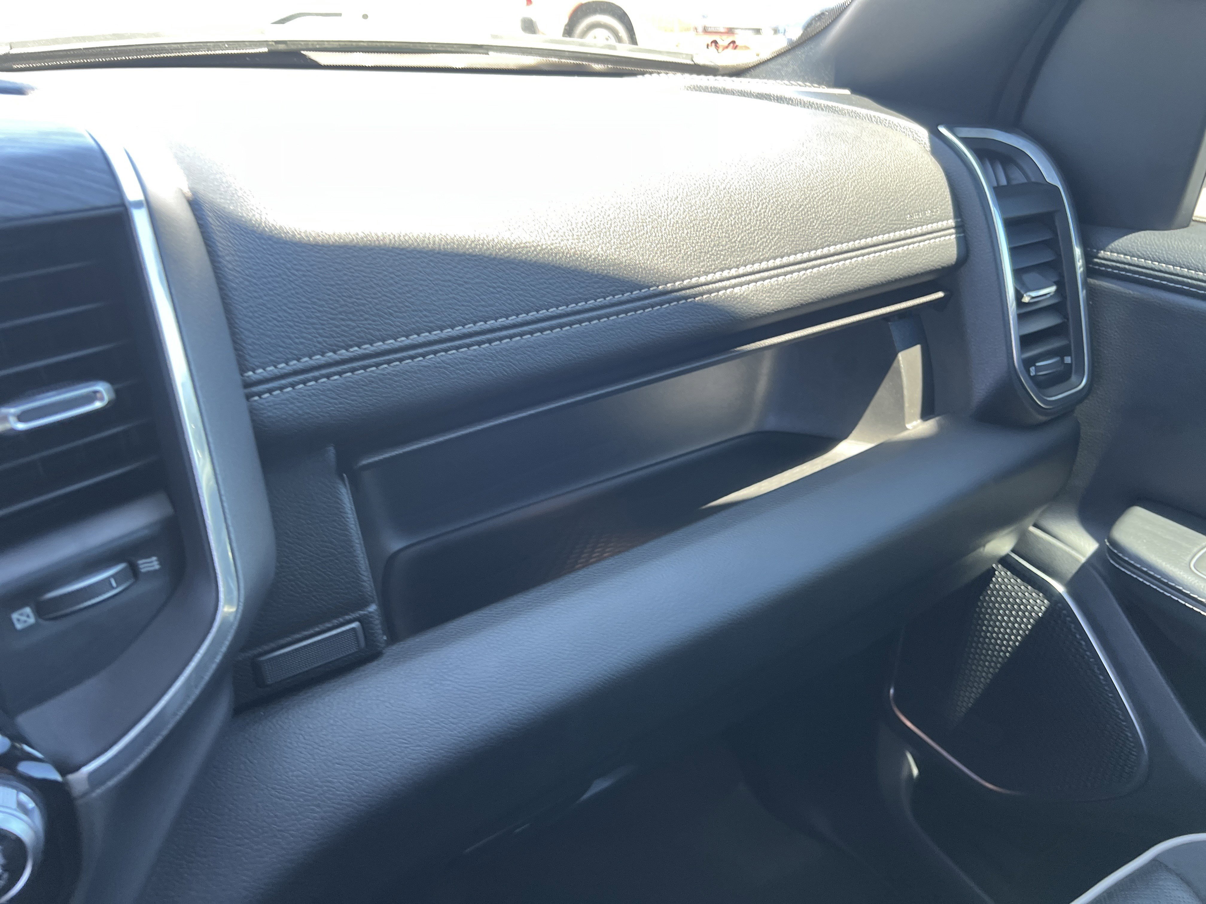 Used 2023 RAM 1500 Laramie AWD/4WD image 41