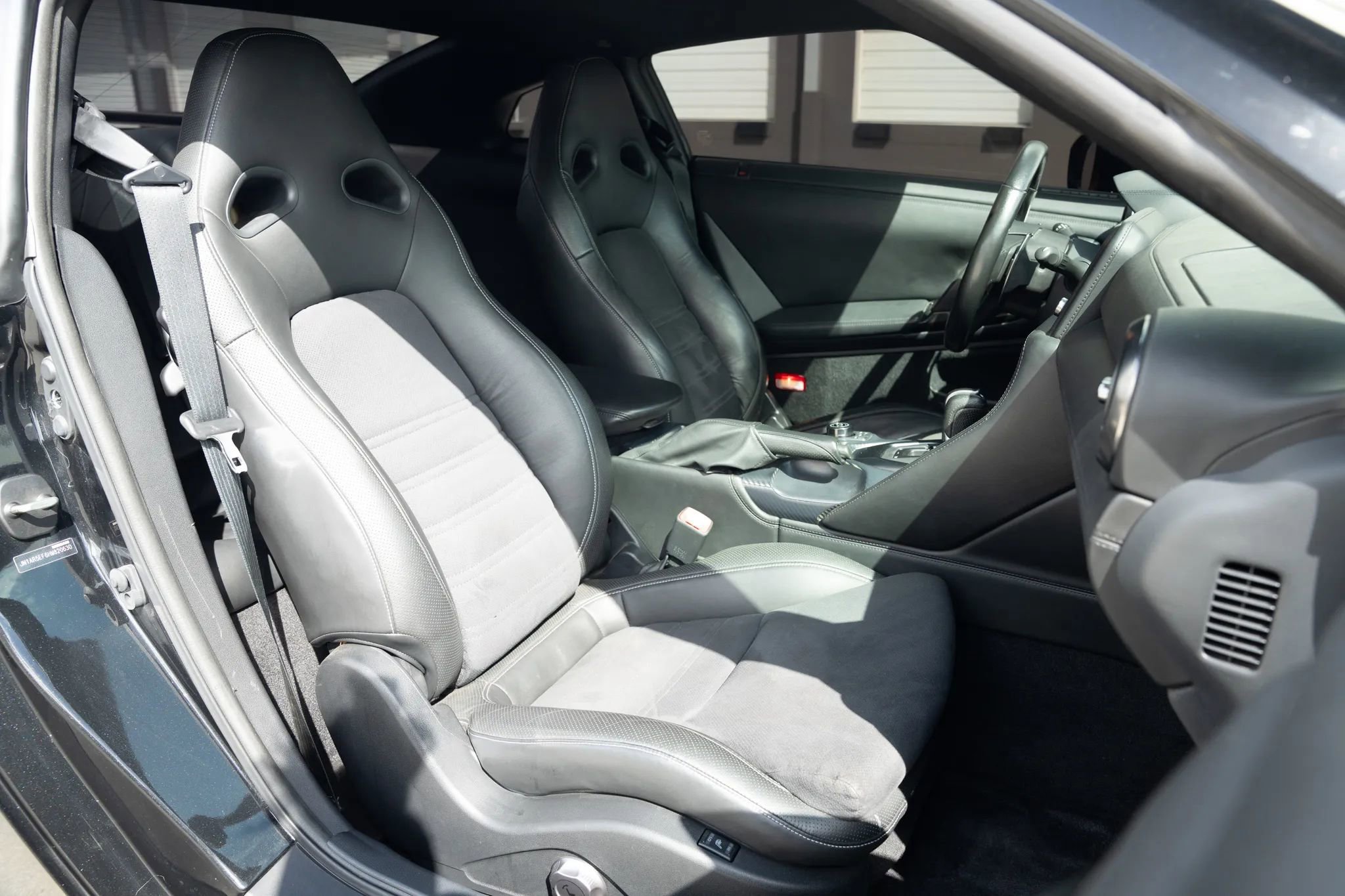 Used 2017 Nissan GT-R Premium image 19