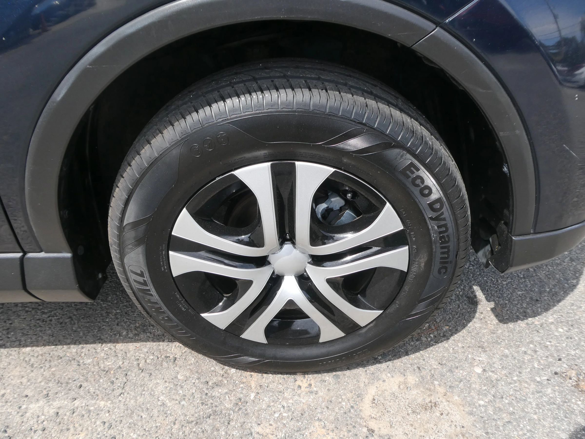 Used 2018 Toyota RAV4 LE AWD/4WD image 29