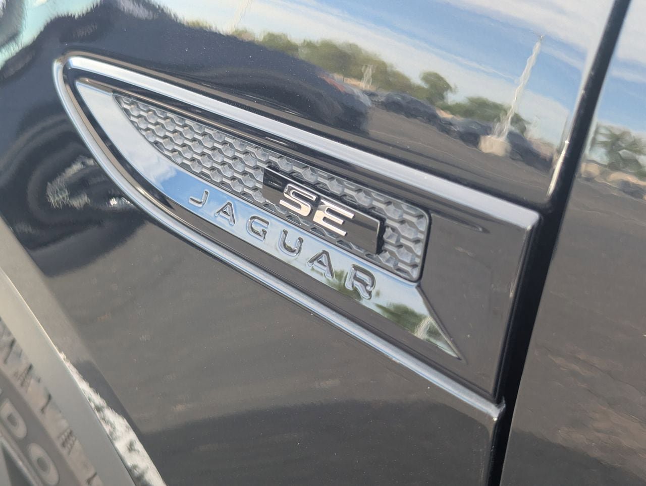Used 2020 Jaguar E-PACE SE image 9