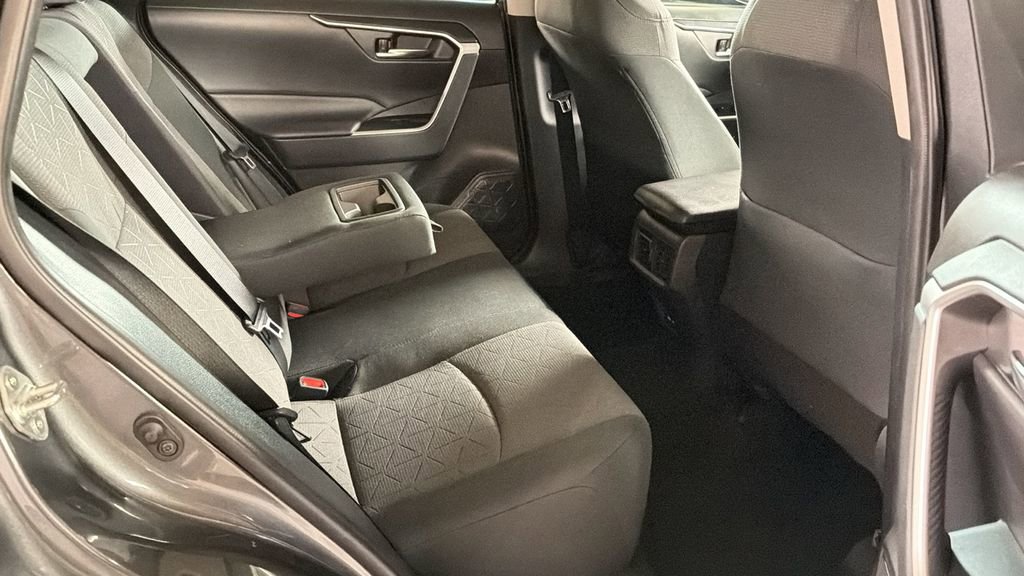Used 2021 Toyota RAV4 XLE w/ Convenience Package image 13