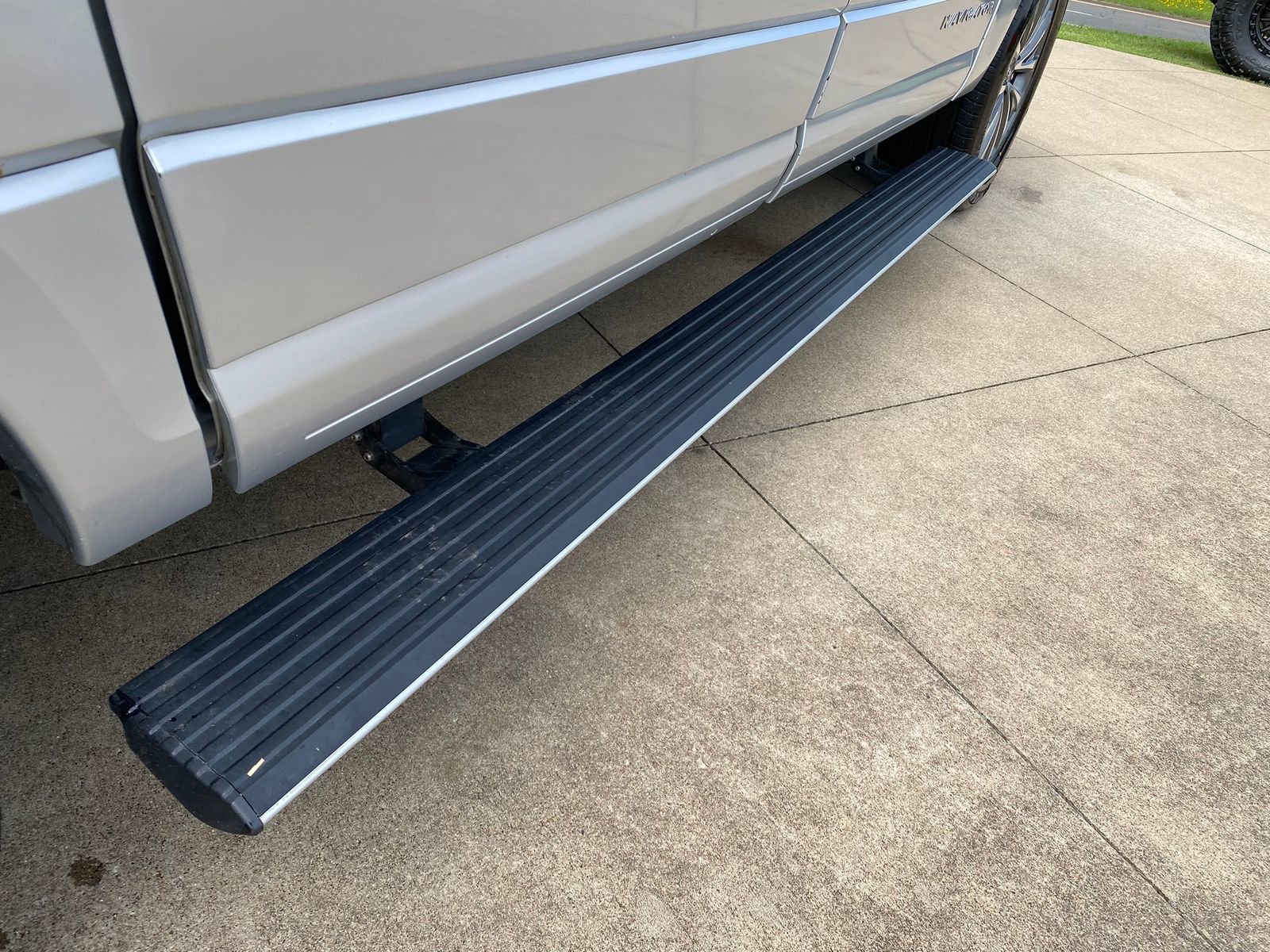Used 2017 Lincoln Navigator L Select RWD image 9