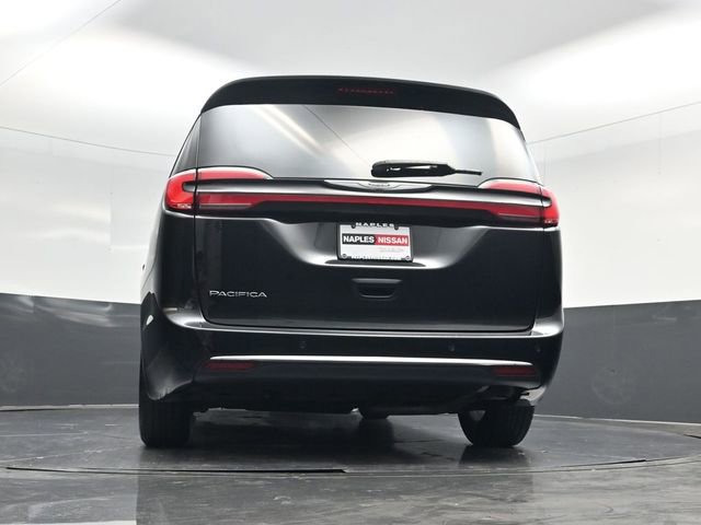 Used 2023 Chrysler Pacifica Touring-L image 50