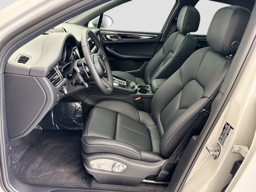 Used 2026 Porsche Macan AWD/4WD image 5