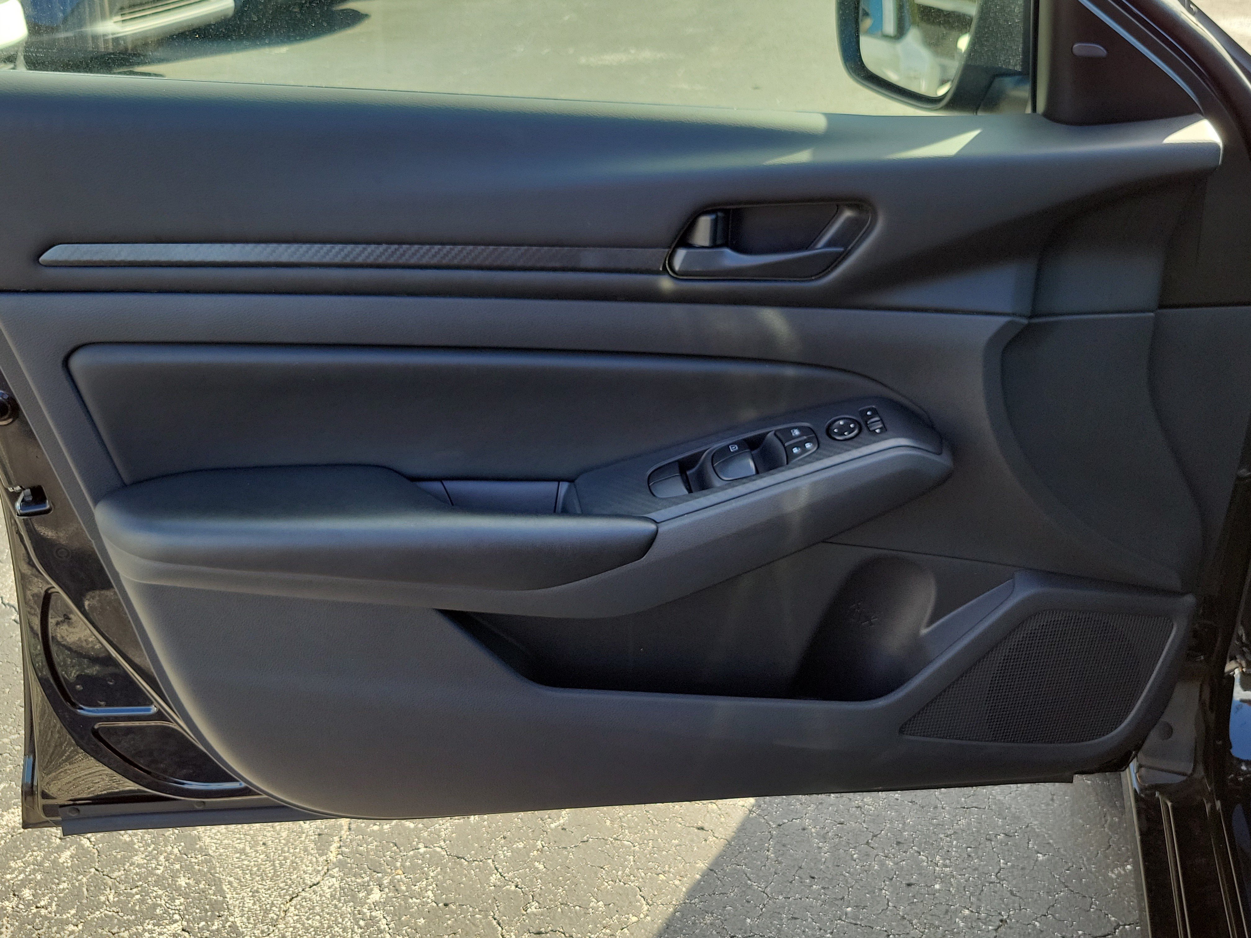 Used 2025 Nissan Altima 2.5 S FWD image 25