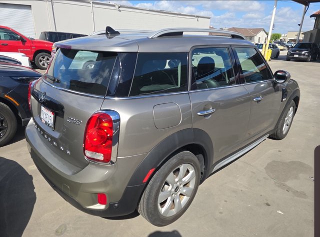 Used 2018 MINI Cooper Countryman FWD image 2