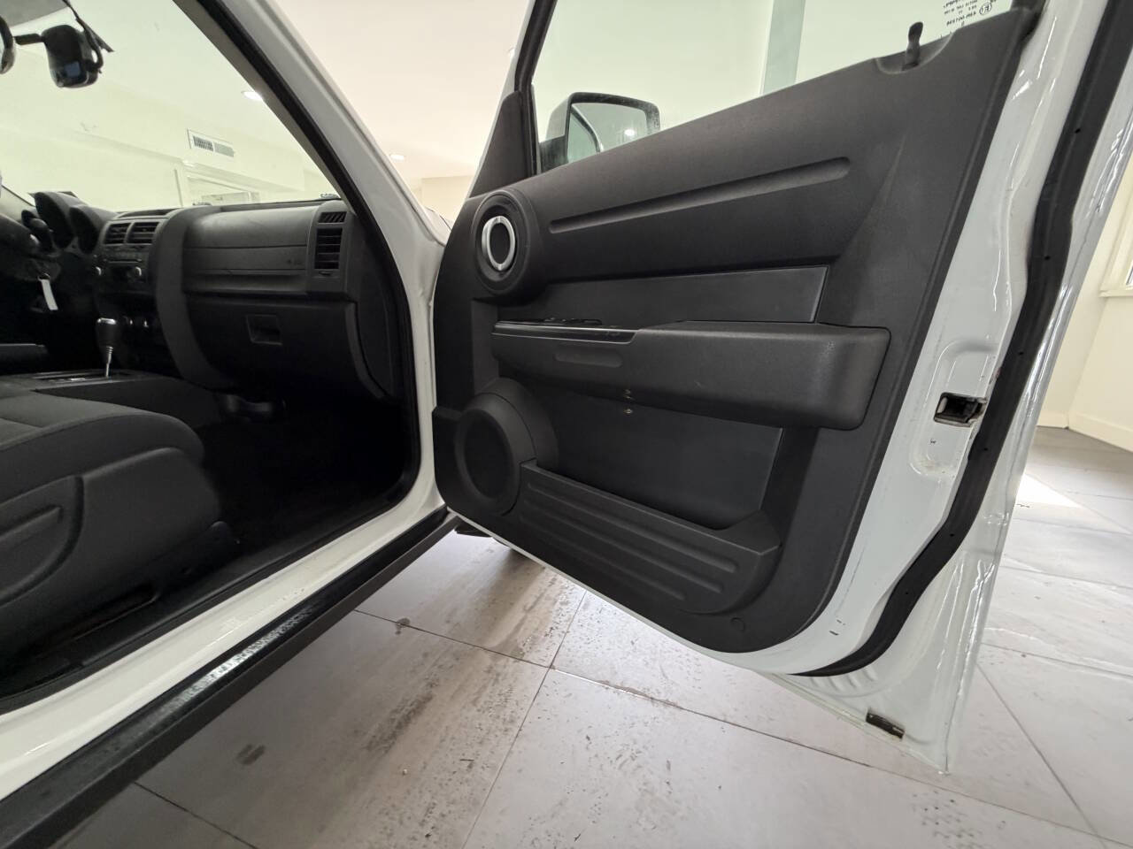 Used 2011 Dodge Nitro SE RWD image 12