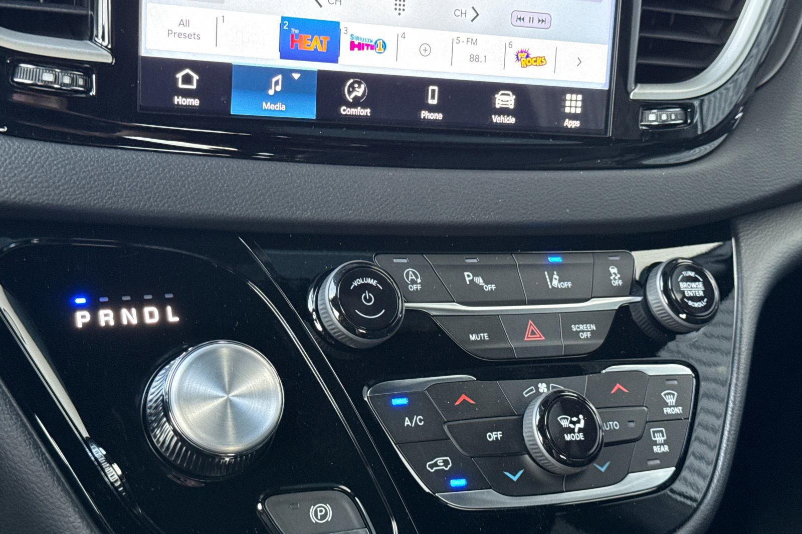 New 2026 Chrysler Voyager LX image 19