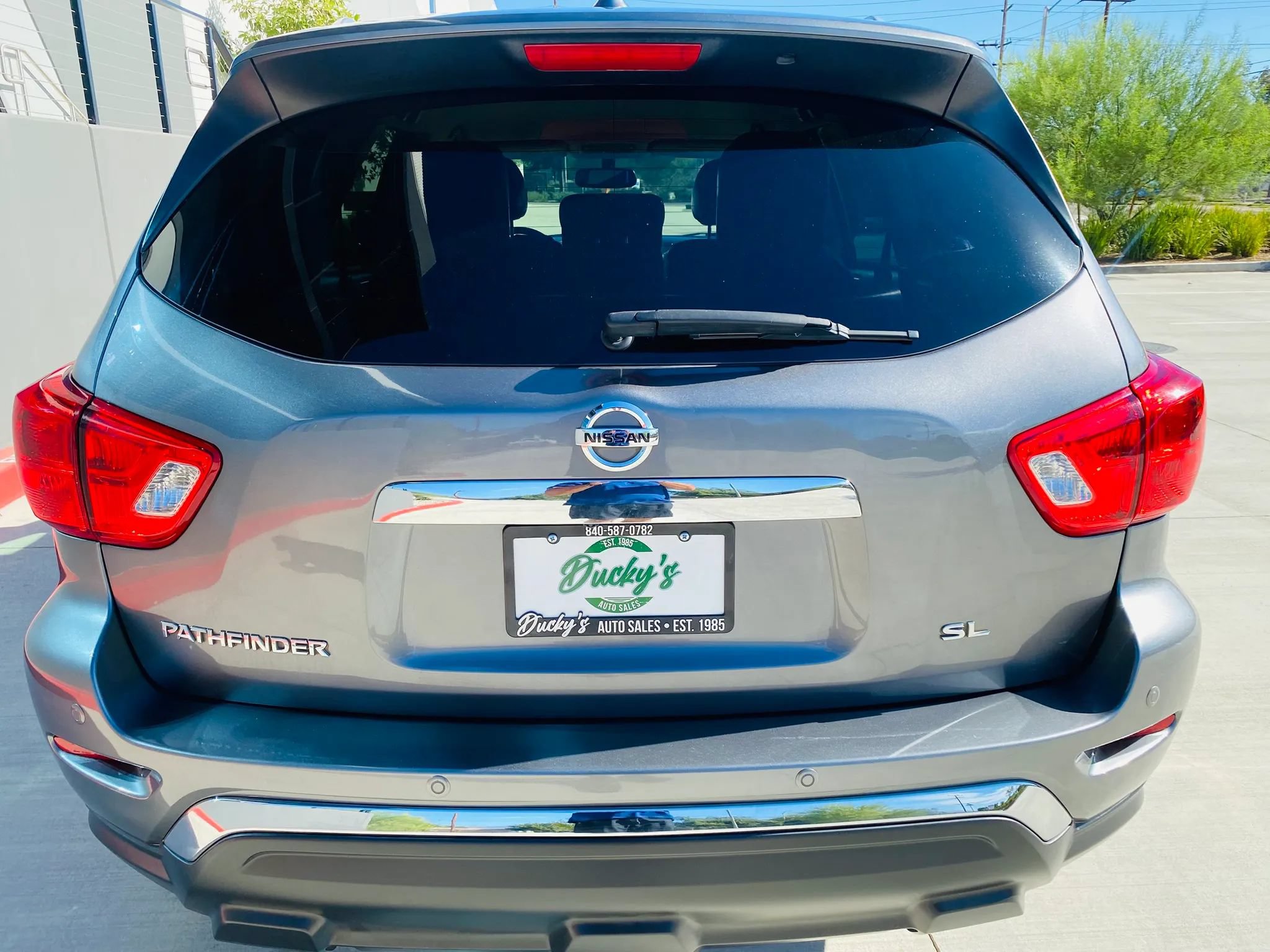 Used 2019 Nissan Pathfinder SL FWD image 12
