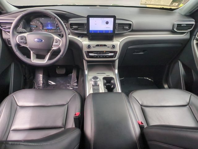 Used 2022 Ford Explorer XLT w/ Equipment Group 202A RWD image 23