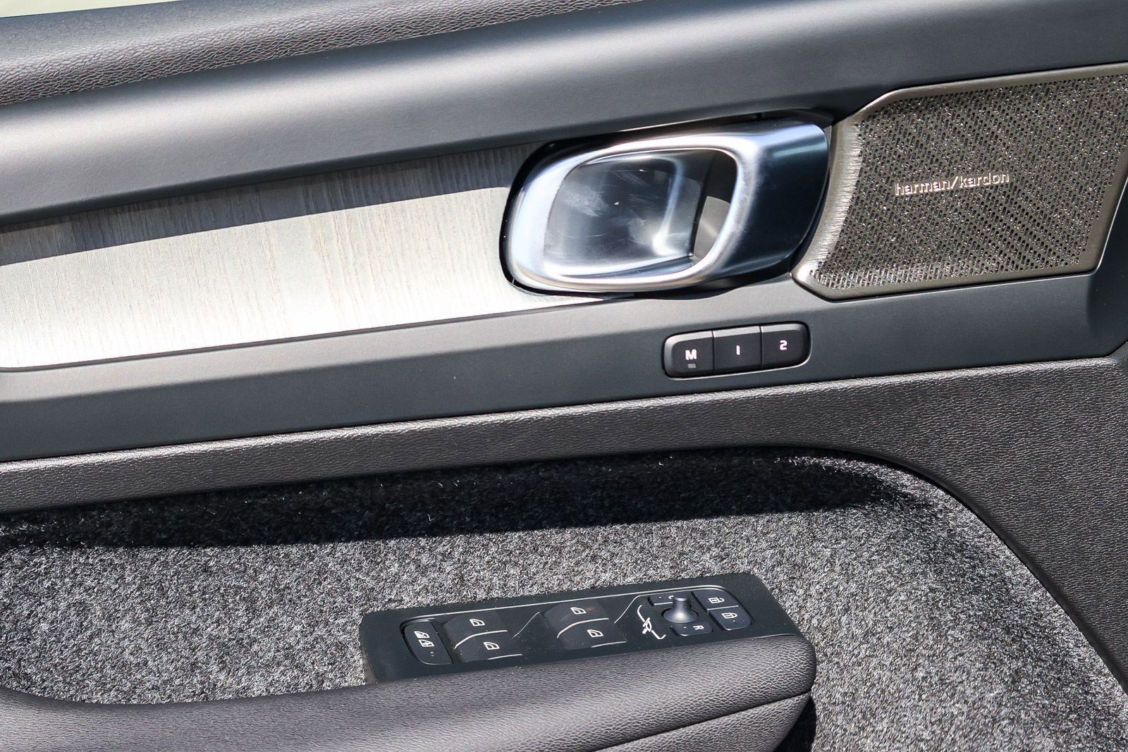 New 2026 Volvo XC40 B5 Ultra w/ Climate Package image 30