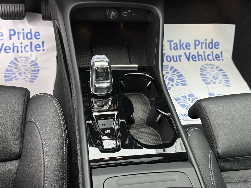 Certified 2024 Volvo XC40 B5 Plus w/ Climate Package AWD/4WD image 22