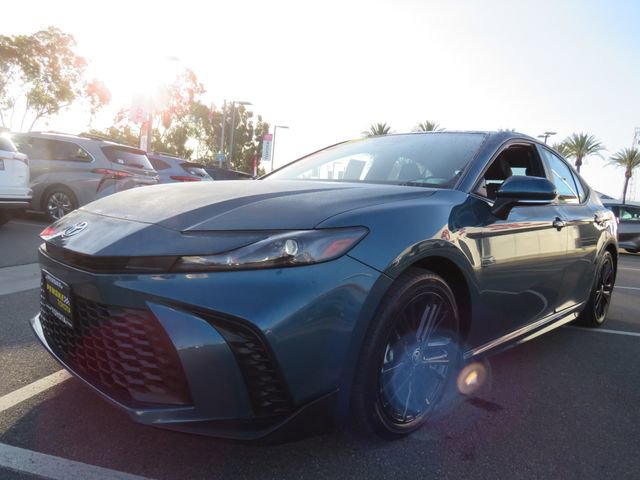 Certified 2025 Toyota Camry SE FWD image 3