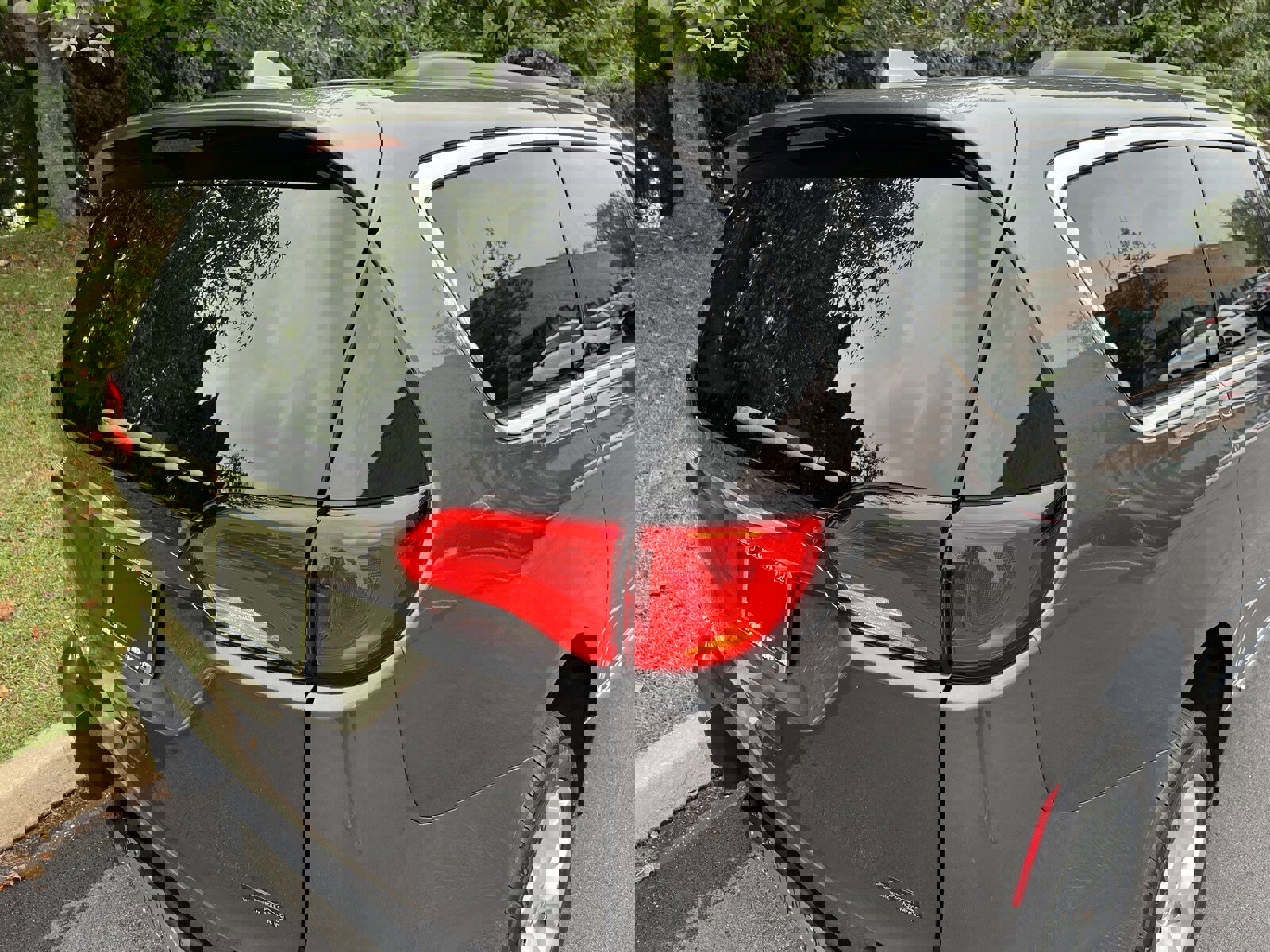 Used 2017 Chrysler Pacifica Touring-L w/ Tire & Wheel Group image 48