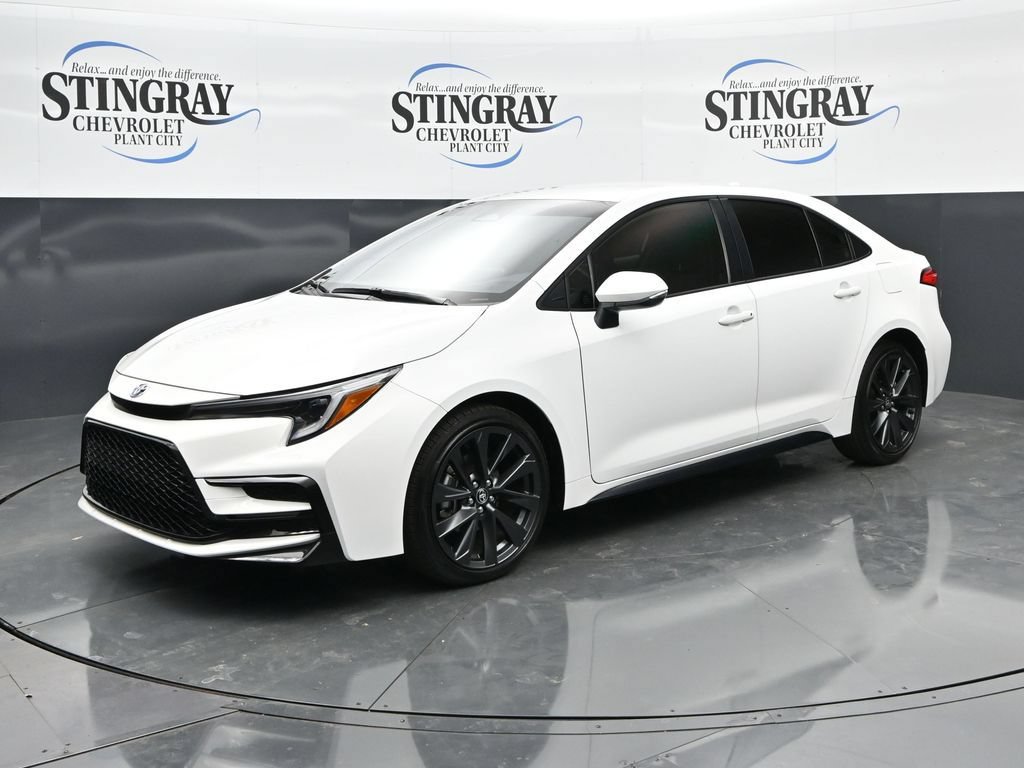 Used 2025 Toyota Corolla SE FWD image 3