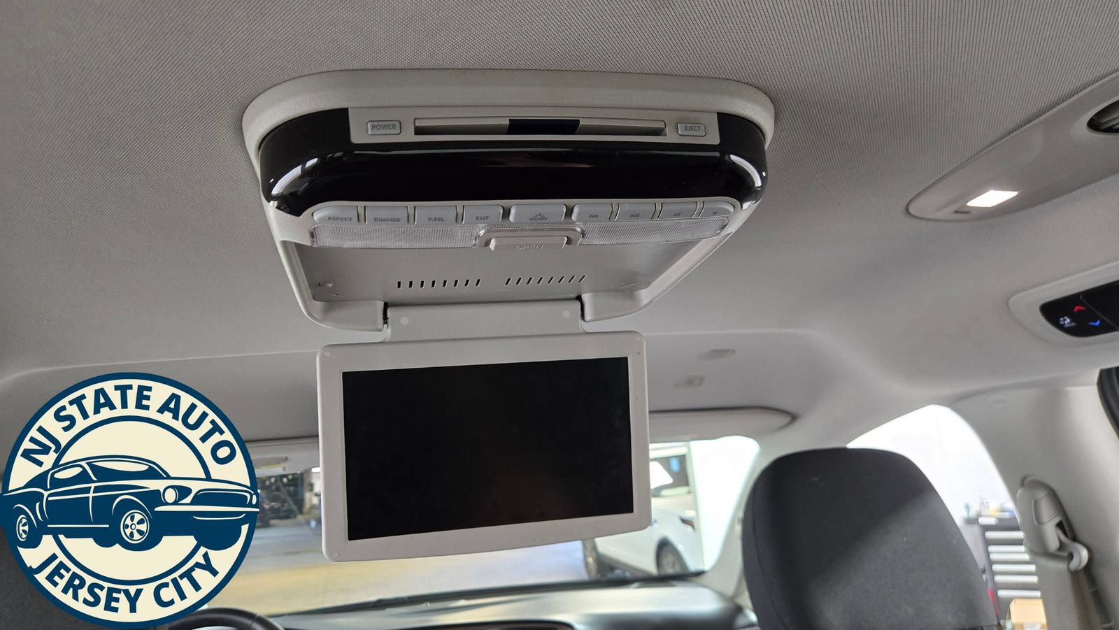 Used 2019 Chrysler Pacifica Touring Plus w/ Tire & Wheel Group FWD image 29