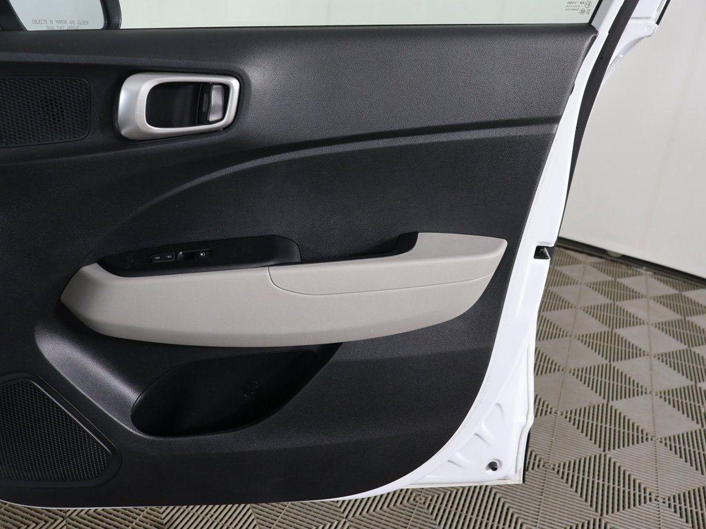 Certified 2024 Hyundai Venue SEL FWD image 20