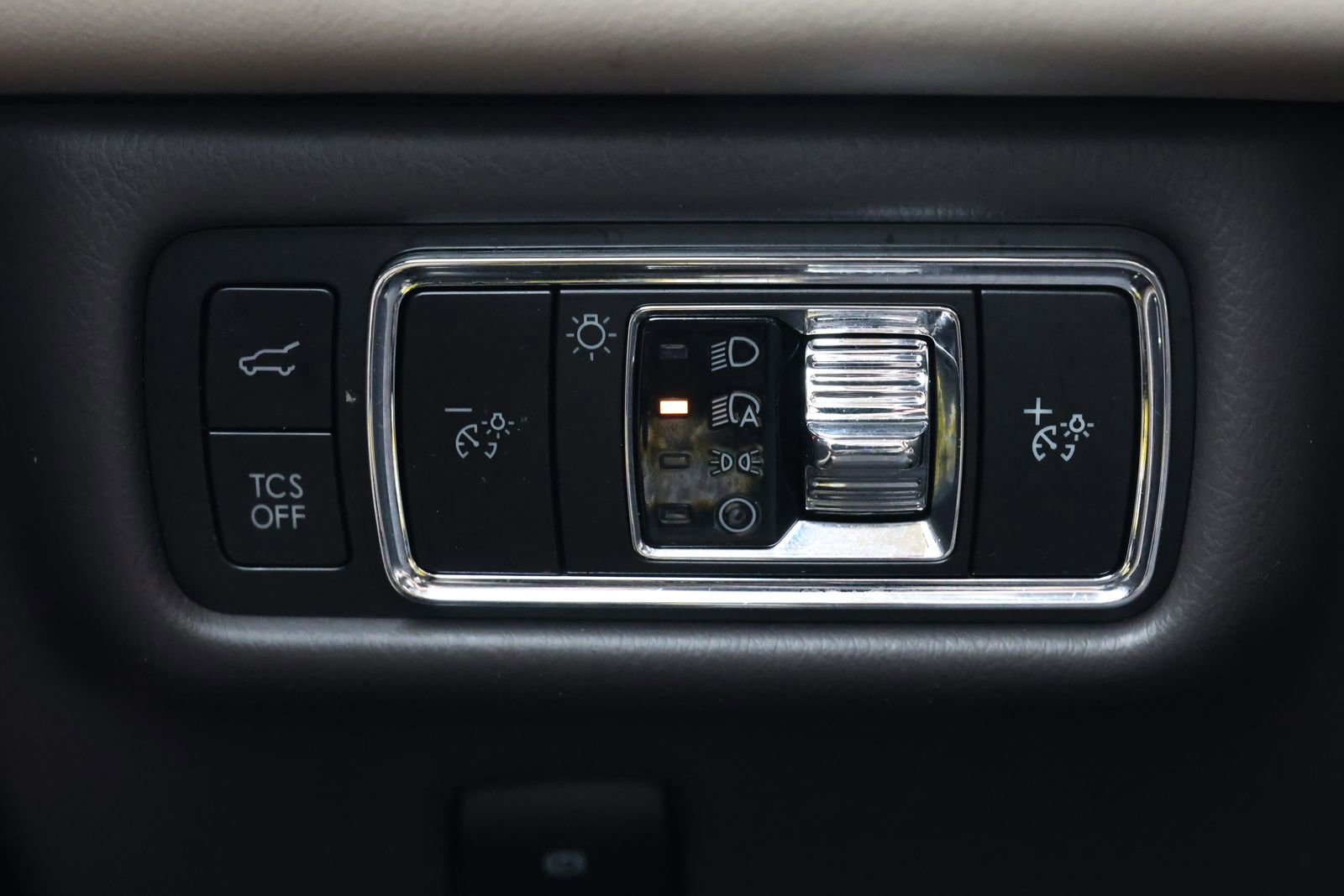 Used 2023 Lincoln Nautilus FWD w/ Premium Package image 26