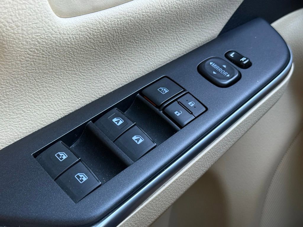 Used 2015 Toyota Camry LE image 13