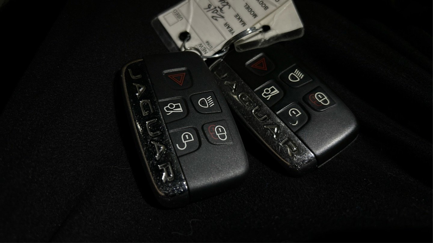 Used 2016 Jaguar XF Premium image 24