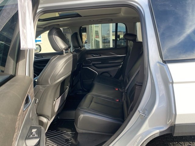 Used 2022 Jeep Grand Cherokee Limited image 9