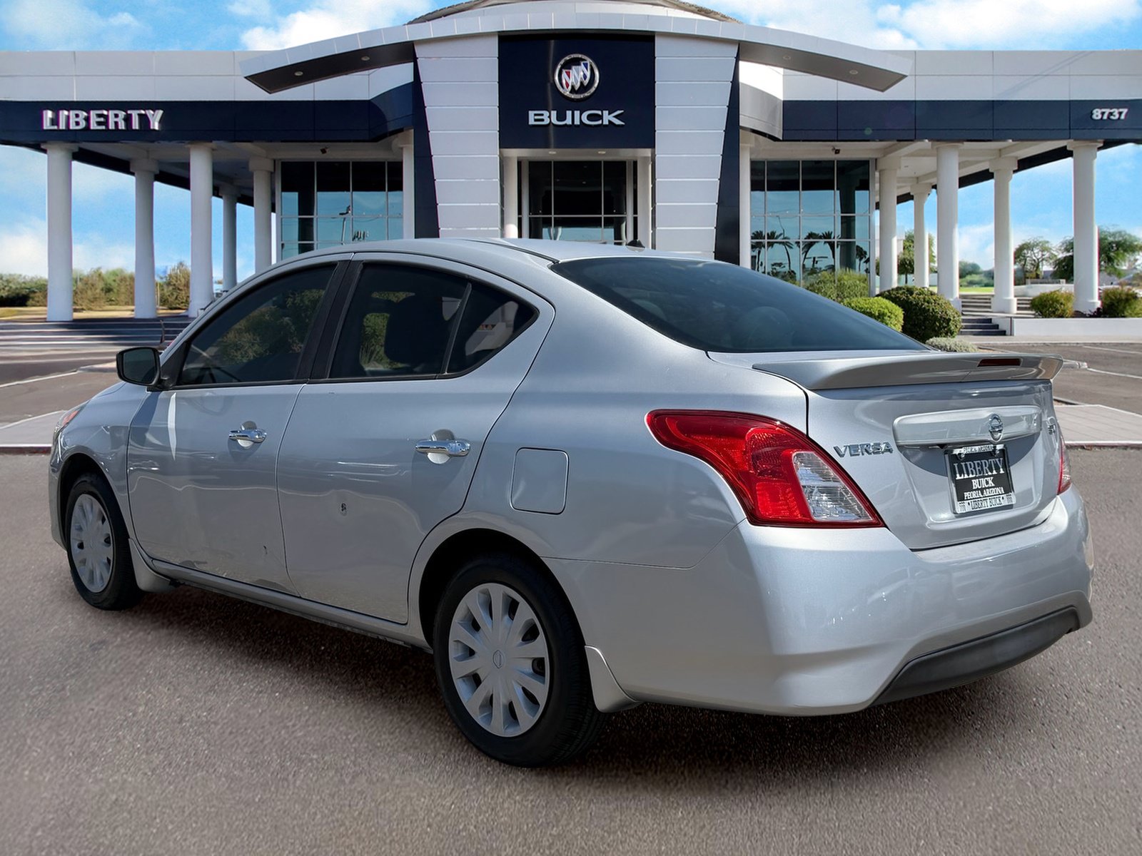 Used 2019 Nissan Versa SV FWD image 5
