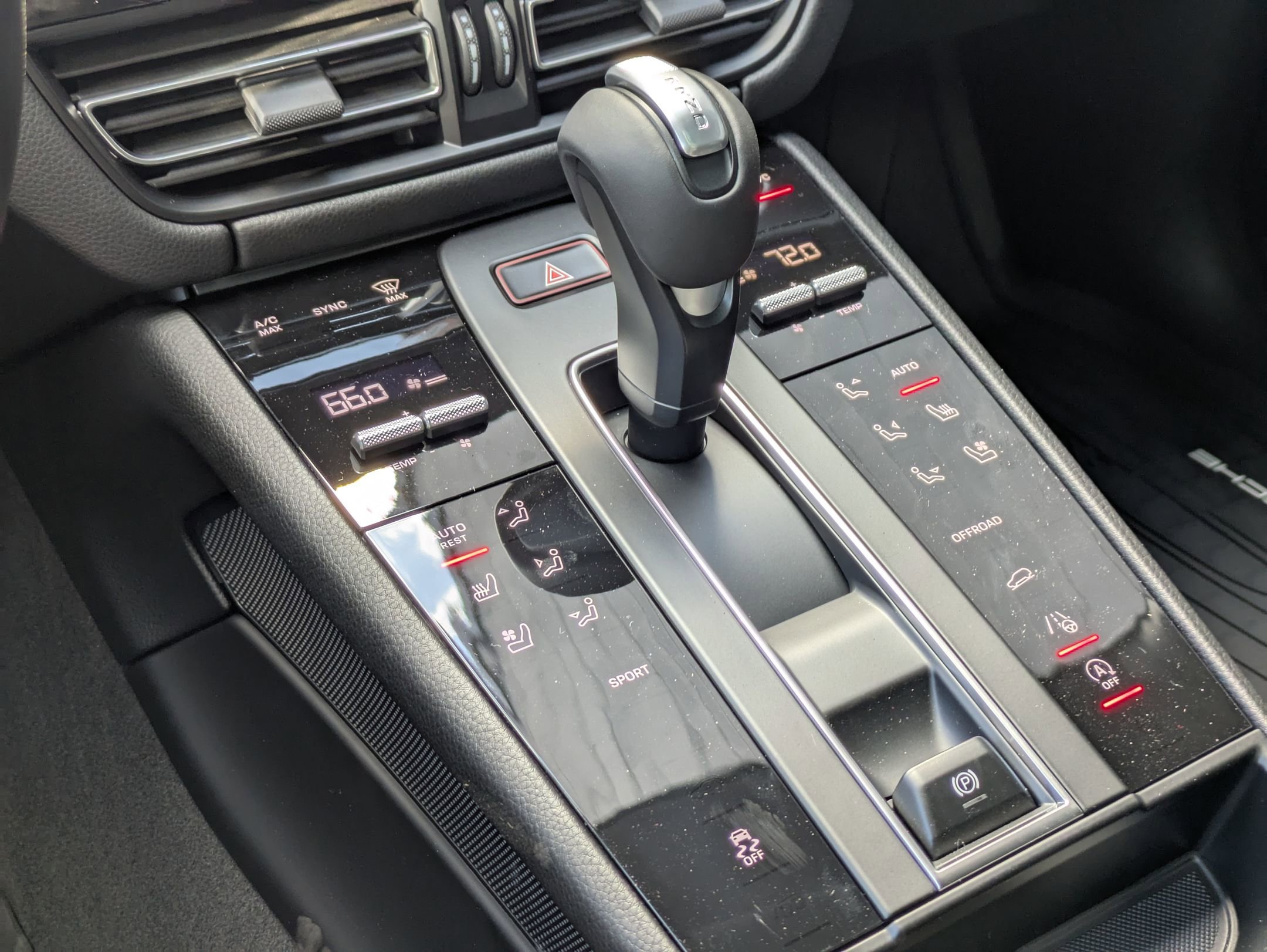 Certified 2025 Porsche Macan image 21