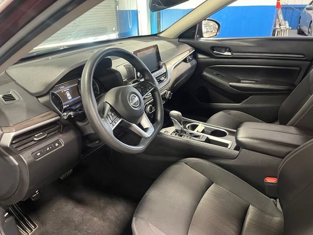 Used 2024 Nissan Altima 2.5 SV FWD image 23