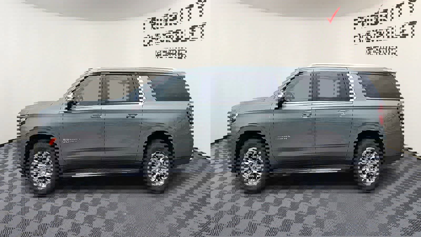 Used 2023 Chevrolet Suburban Premier AWD/4WD image 5