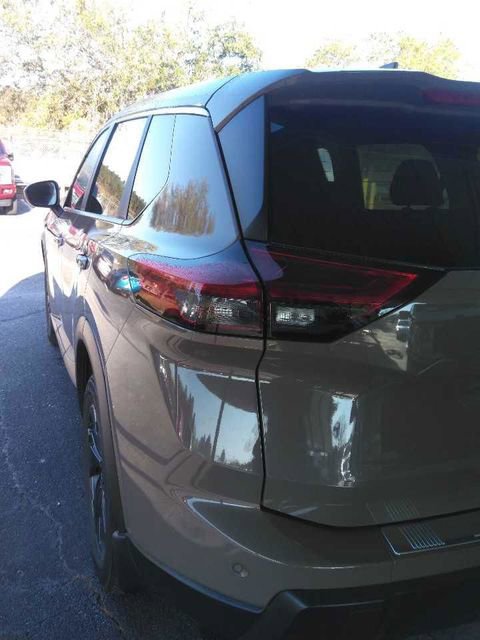 Used 2025 Nissan Rogue SV video 2