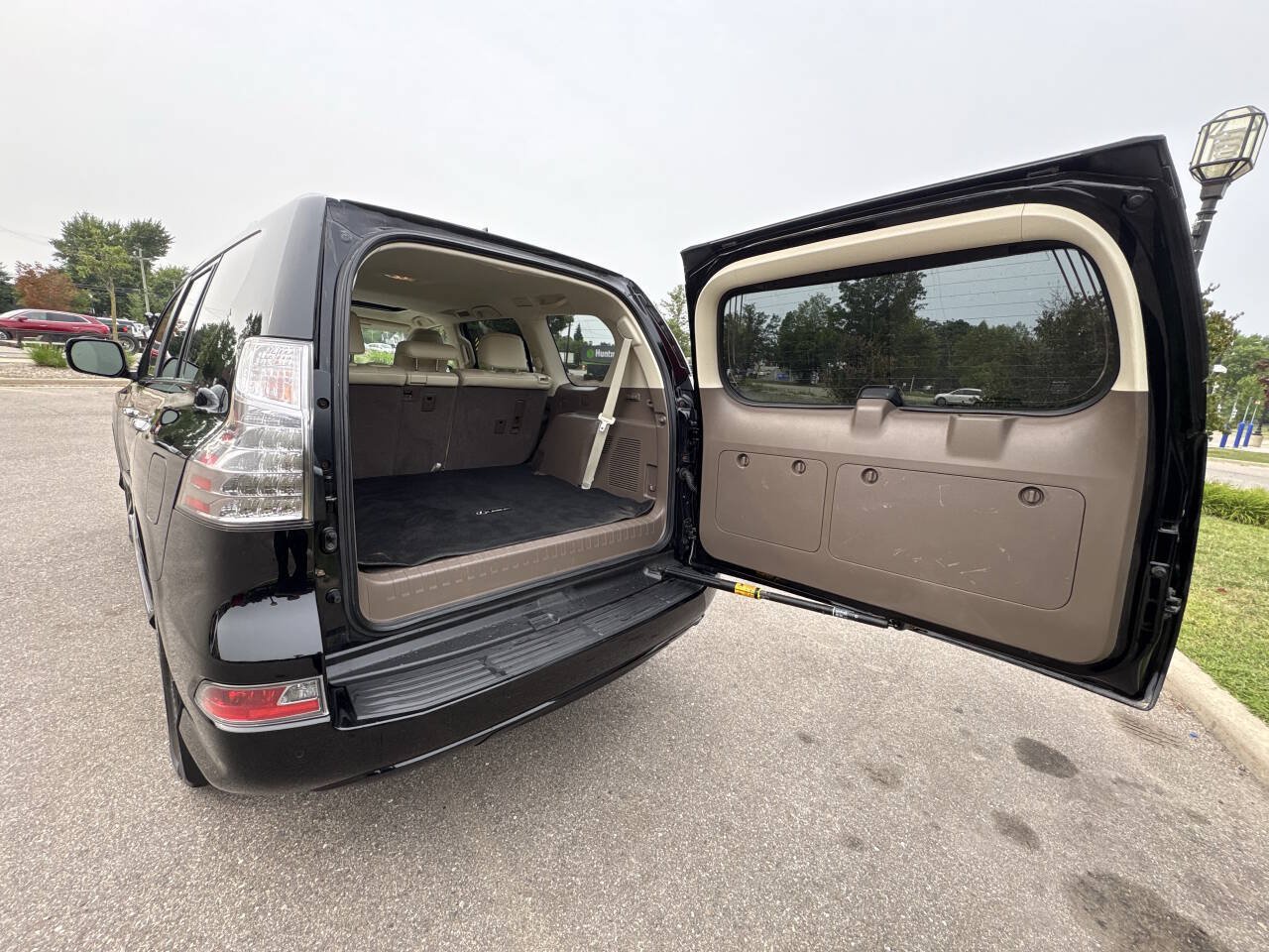 Used 2014 Lexus GX 460 w/ Premium Package AWD/4WD image 28