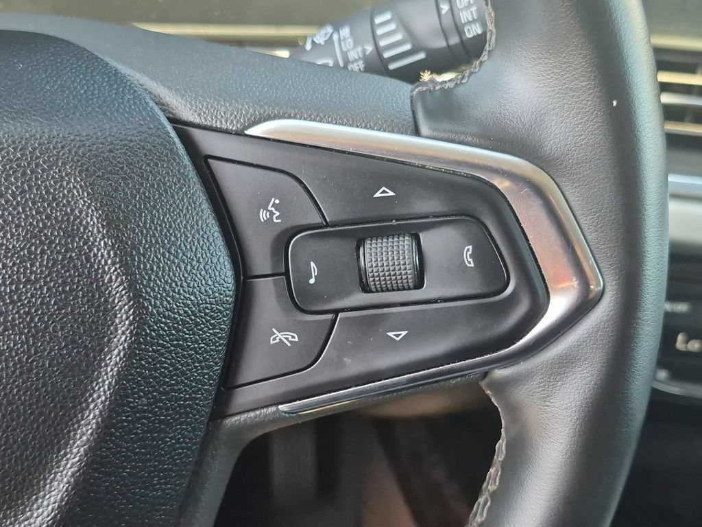 Used 2025 Chevrolet Trax LT w/ LT Convenience Package FWD image 22