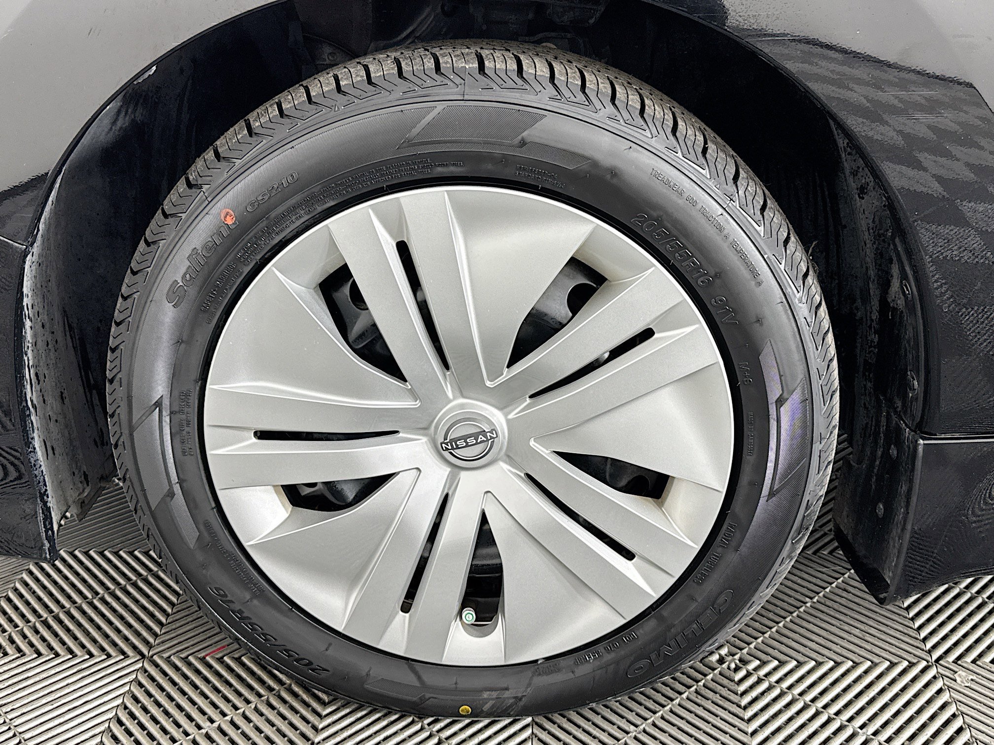 Used 2023 Nissan Leaf S image 66