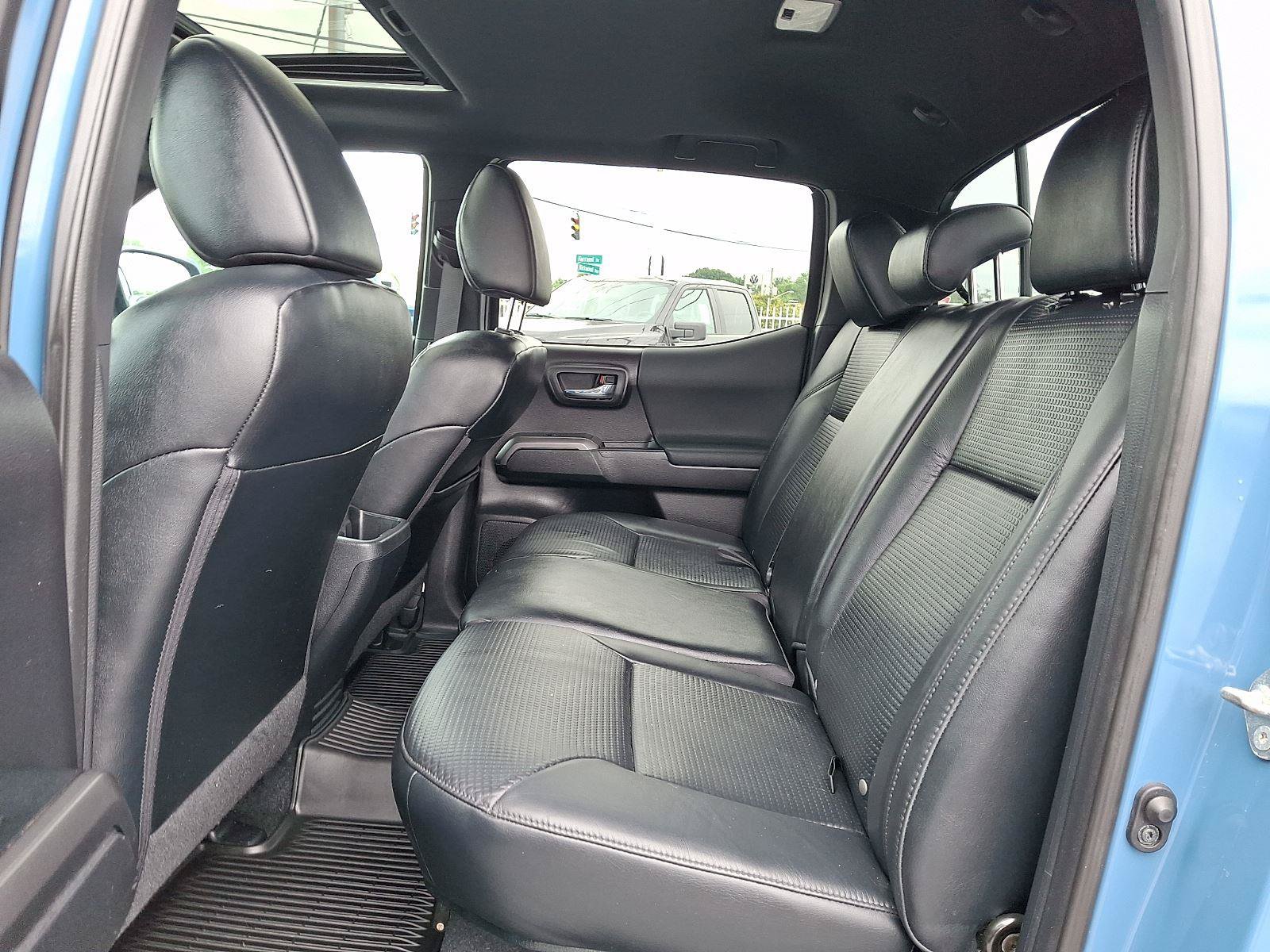 Used 2019 Toyota Tacoma TRD Off-Road AWD/4WD image 12