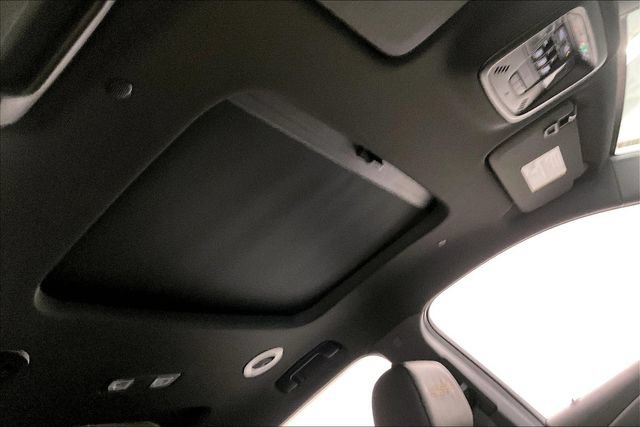 Used 2023 Chevrolet Traverse High Country FWD image 20