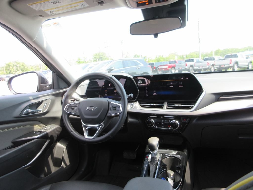 Used 2025 Chevrolet Trax ACTIV w/ Driver Confidence Package FWD image 21