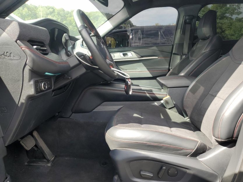 Used 2025 Ford Explorer ST image 5