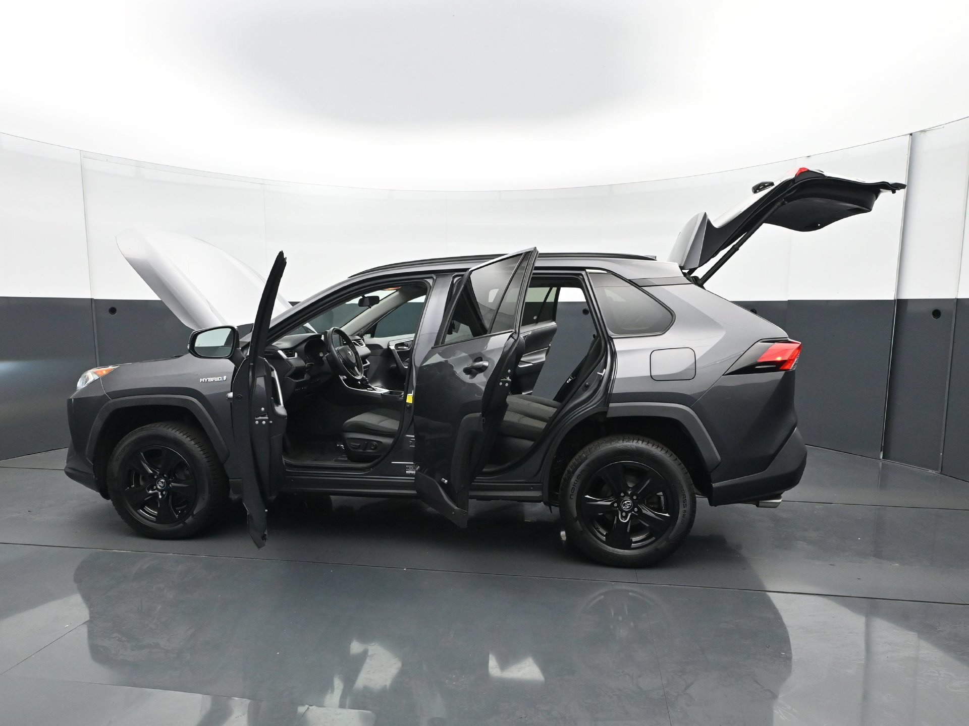 Used 2020 Toyota RAV4 XLE w/ Convenience Package AWD/4WD image 32