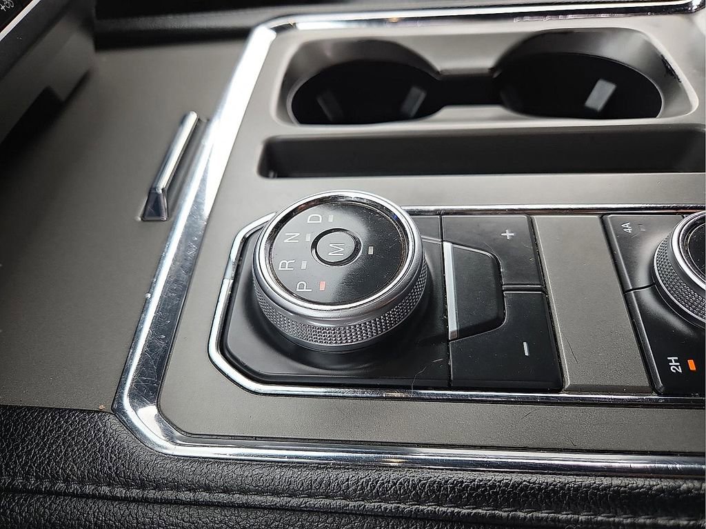 Used 2019 Ford Expedition XLT w/ Equipment Group 202A AWD/4WD image 17