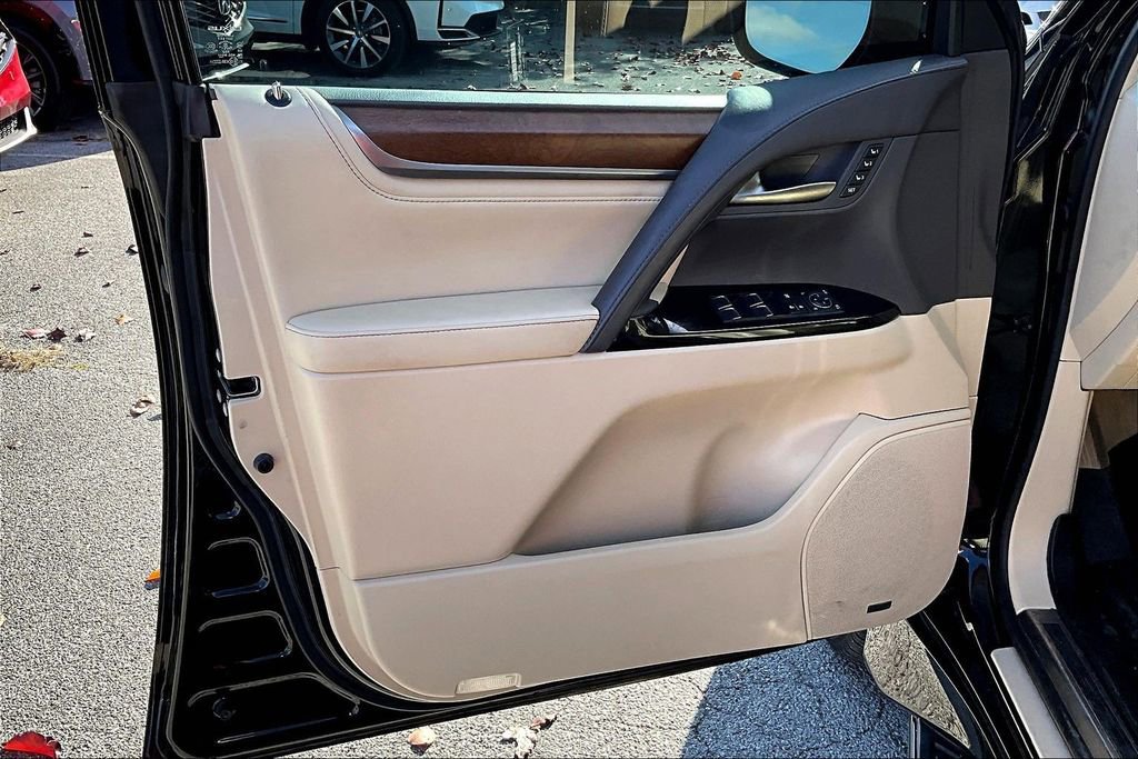 Used 2018 Lexus LX 570 4WD image 22