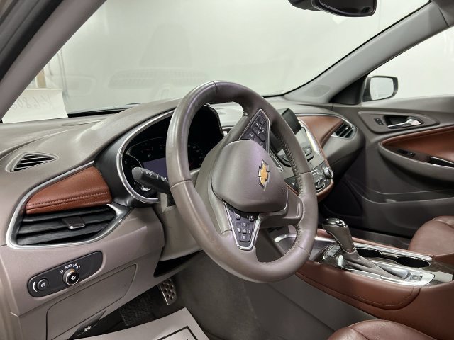 Used 2017 Chevrolet Malibu Premier w/ Premier Sun and Wheel Package FWD image 10