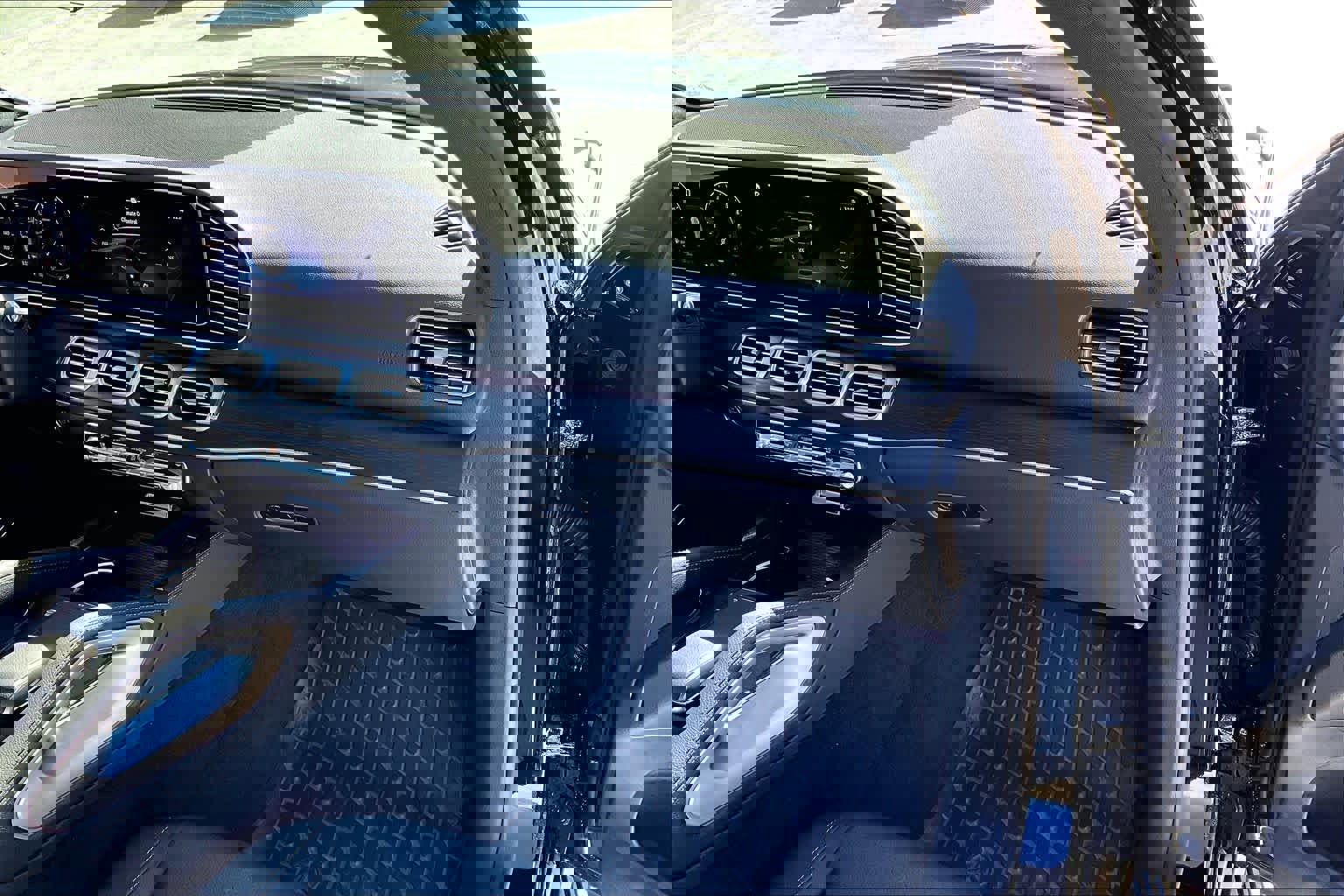 Used 2025 Mercedes-Benz GLE 350 4MATIC image 19