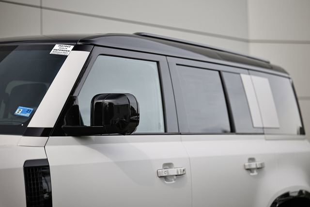 New 2026 Land Rover Defender 110 X-Dynamic SE AWD/4WD image 3
