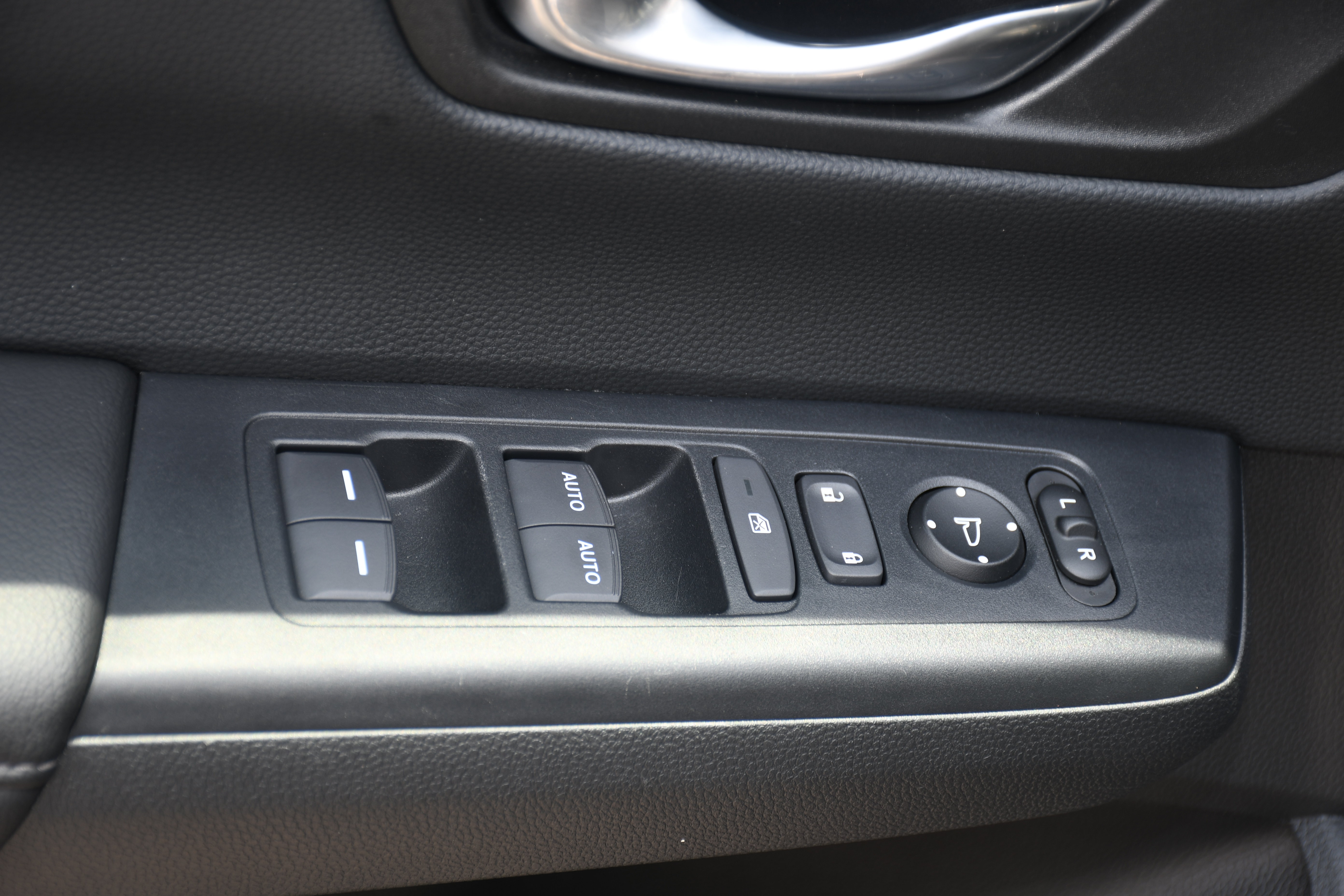 Certified 2025 Honda CR-V EX image 11