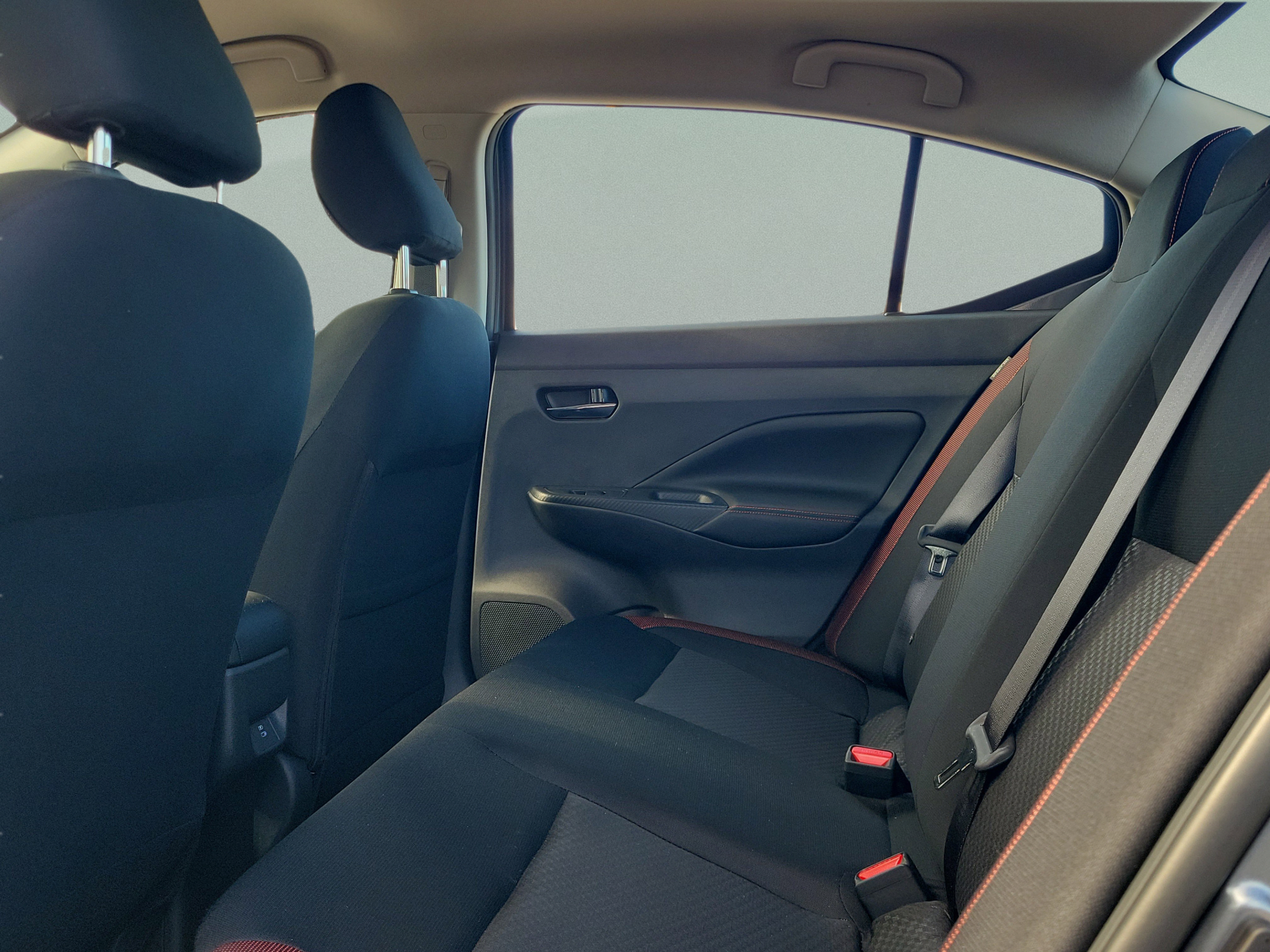 New 2025 Nissan Versa SR w/ Trunk Package FWD image 9