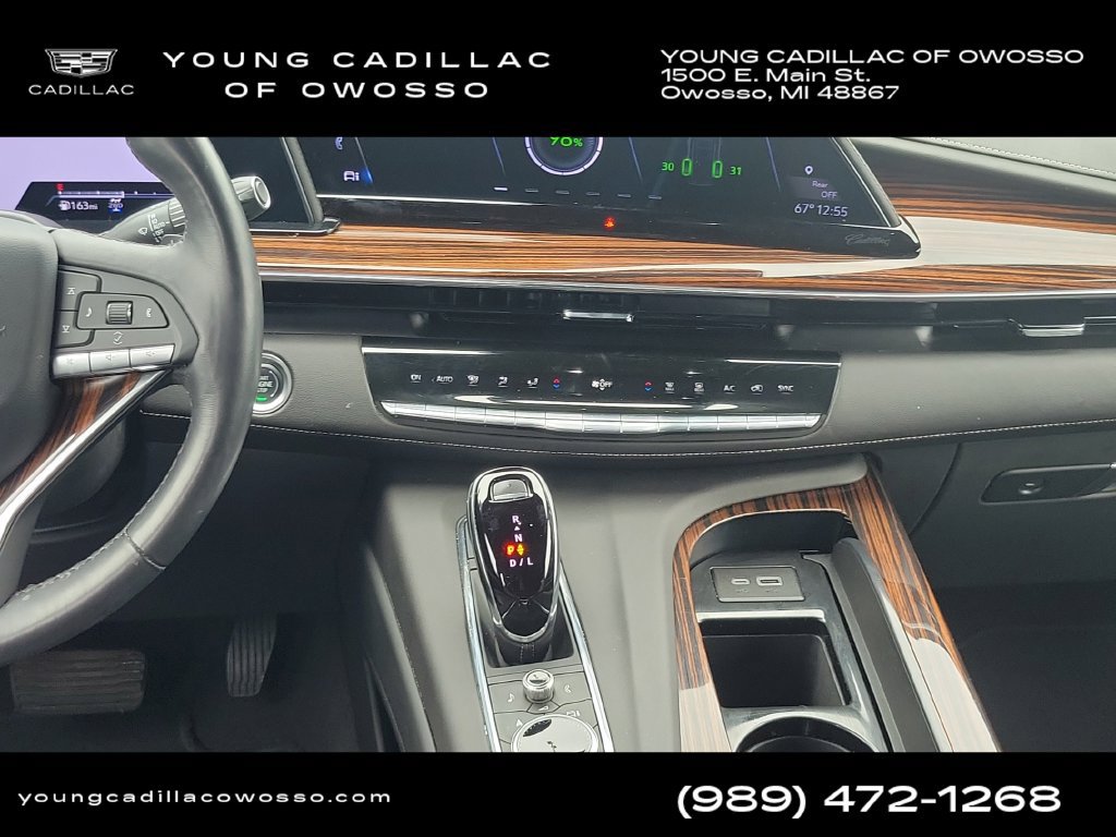 Certified 2024 Cadillac Escalade Premium Luxury AWD/4WD image 31