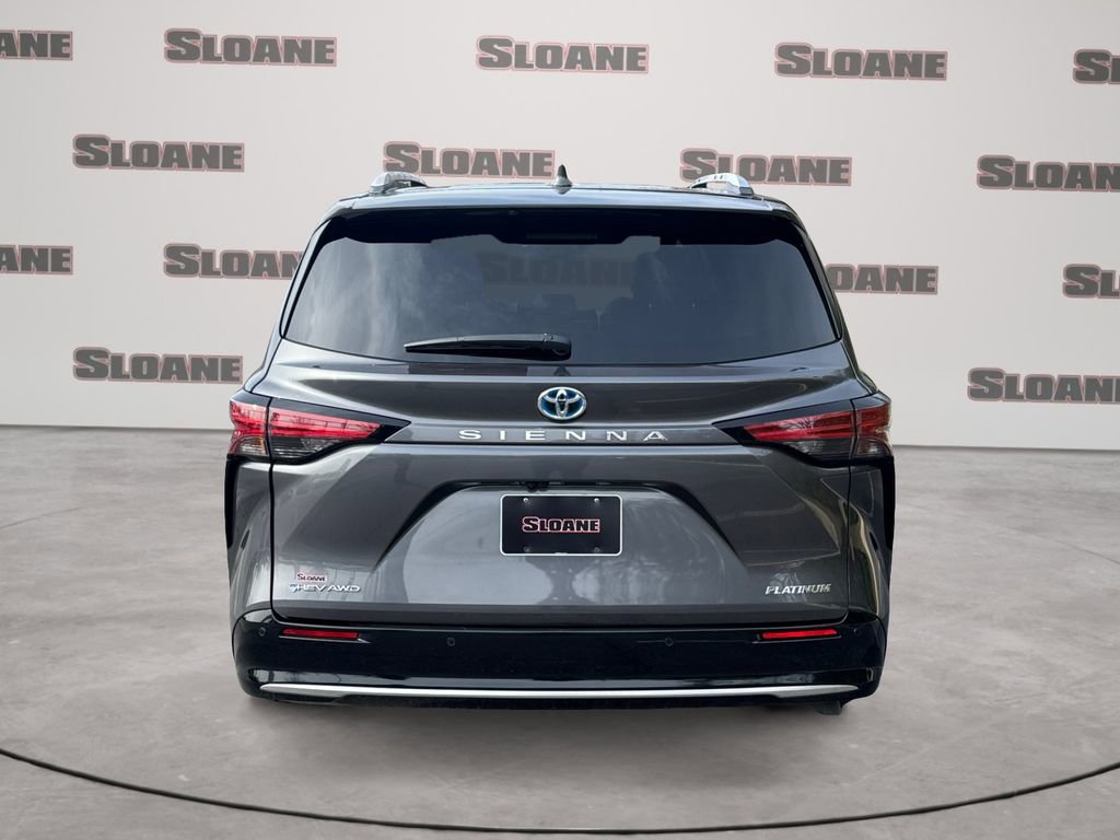 Used 2025 Toyota Sienna Platinum image 4
