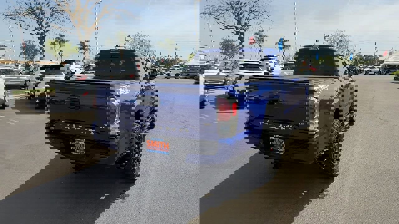 Used 2023 Toyota Tacoma TRD Off-Road w/ TRD Premium Off Road Package image 7