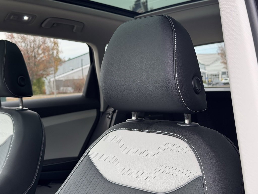New 2025 Volkswagen Taos SEL image 19