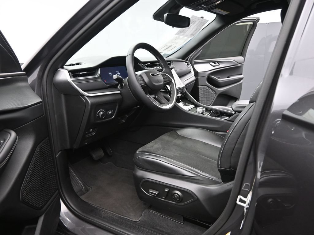 Used 2023 Jeep Grand Cherokee L Laredo AWD/4WD image 9